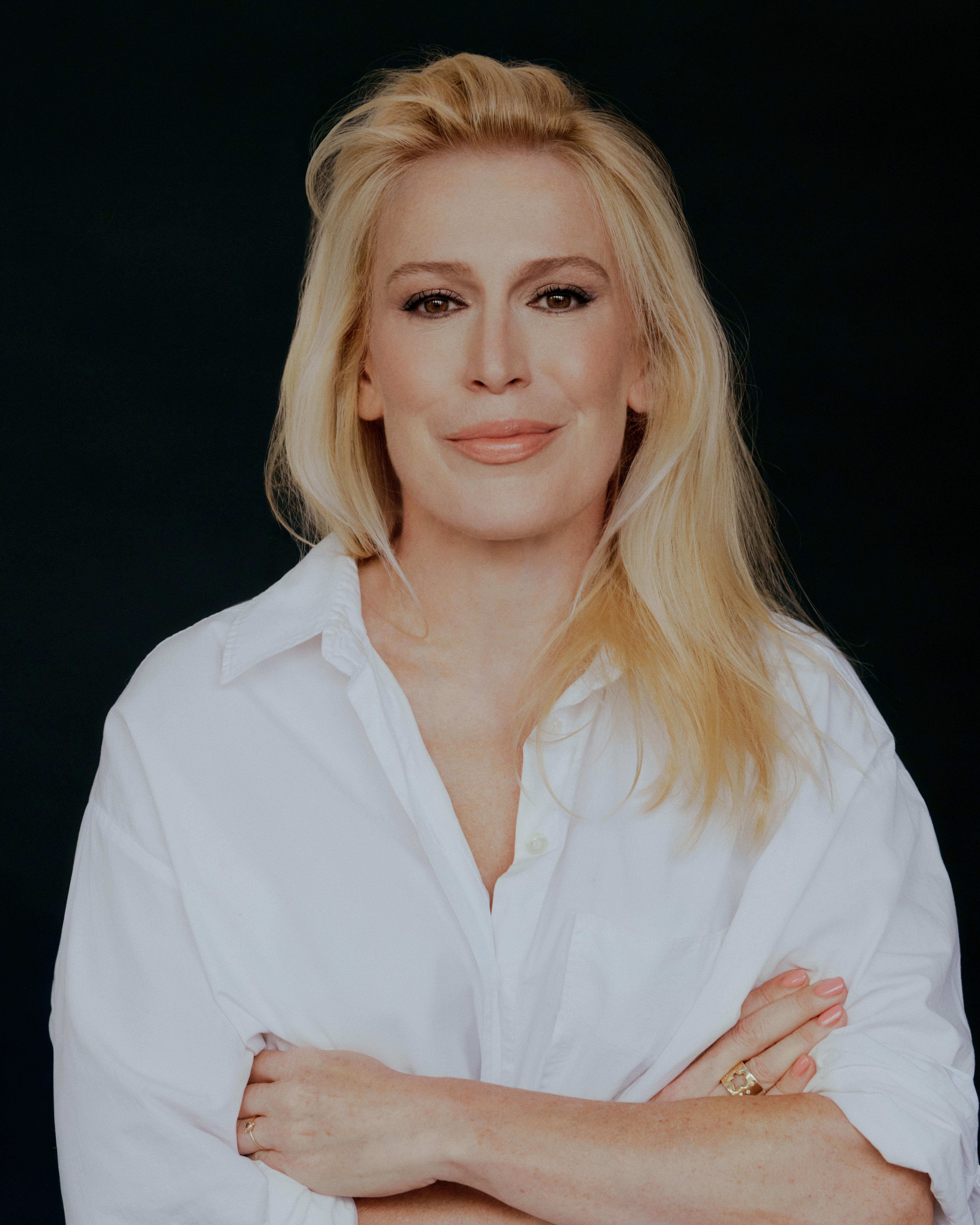 Aga Zaryan – portret w białej koszuli